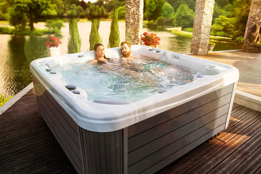 Wellis: Hercules Hot Tub