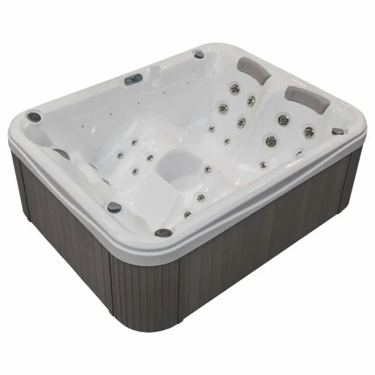 Wellis: Oslo P&P Hot Tub