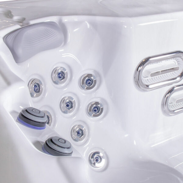 Wellis: Amazon Riverjet Swim Spa