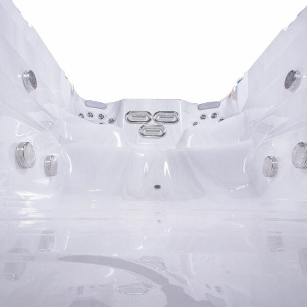 Wellis: Amazon Riverjet Swim Spa